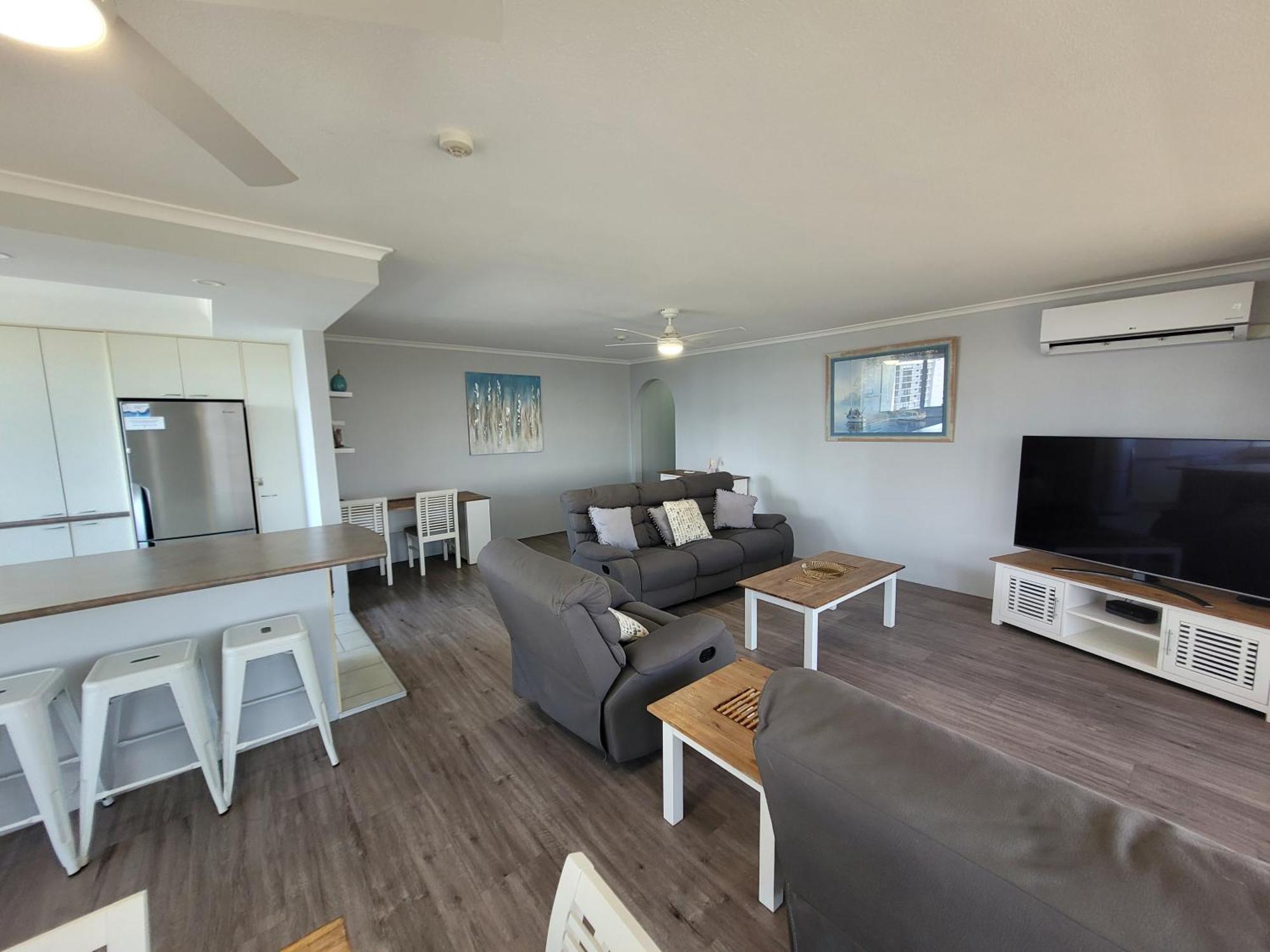 Aparthotel Surfers 4*