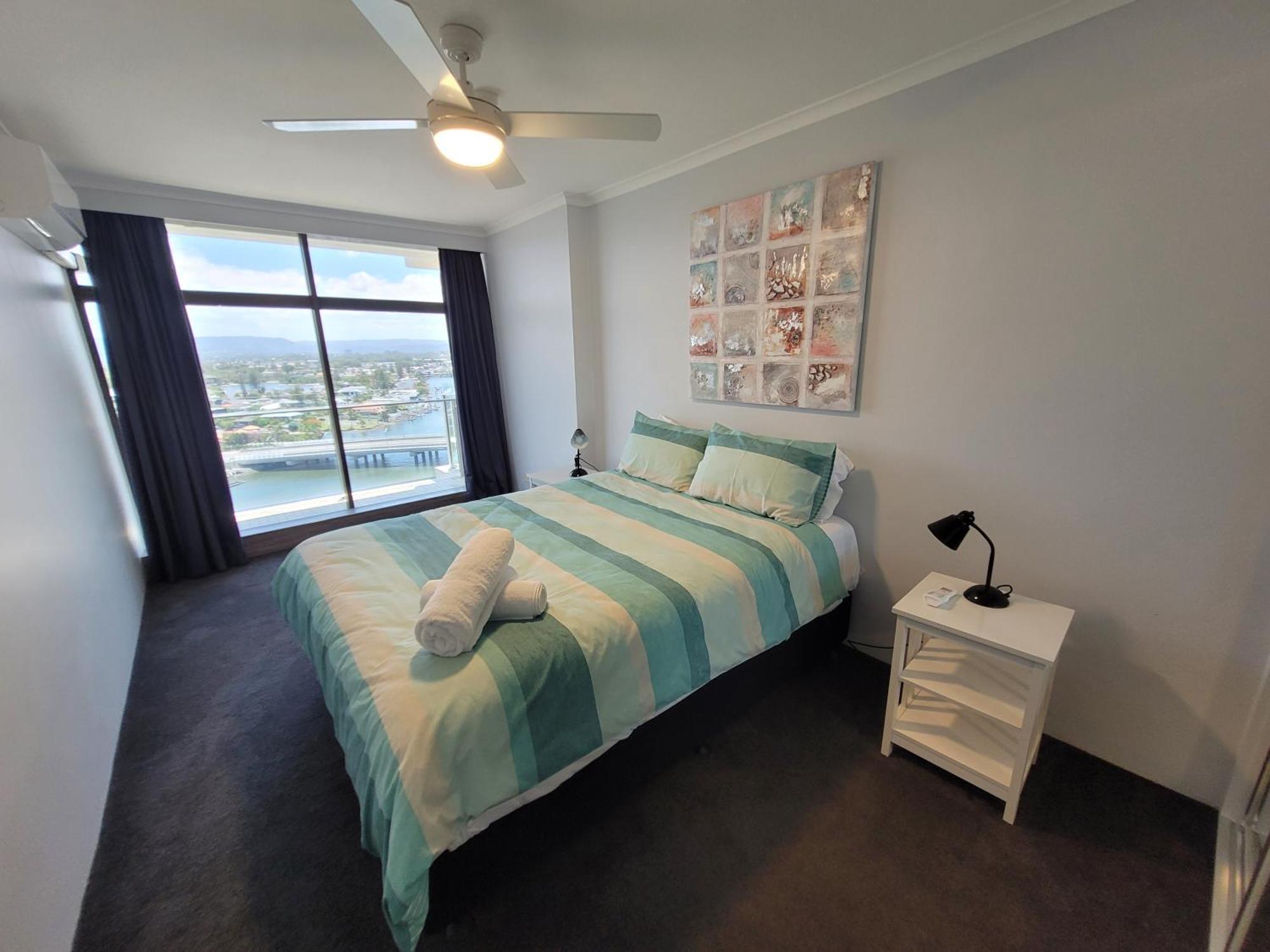 Aparthotel Surfers 4*