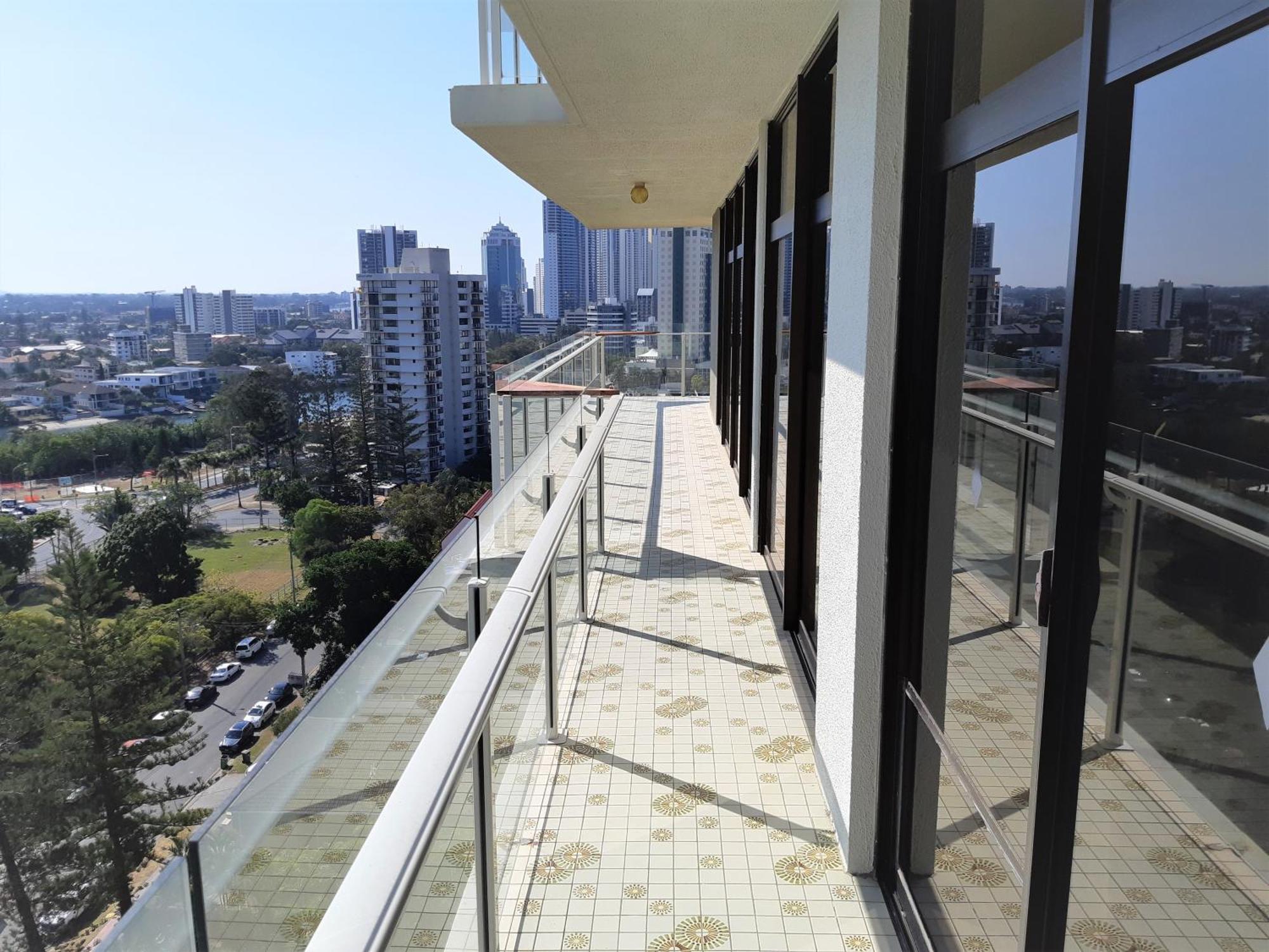 Aparthotel Surfers 4*